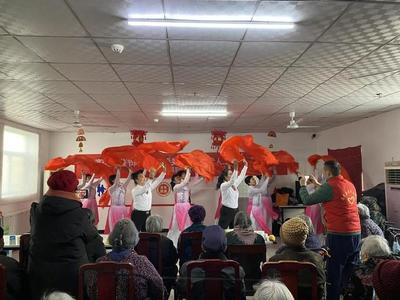 青春暖夕阳，志愿传温情——石家庄共青团组织青年志愿者开展“寸草心”爱老敬老活动