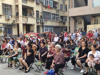 塔园社区欢歌载舞庆华诞 居民同心共祝祖国好